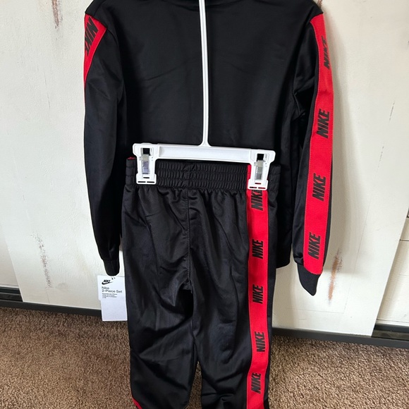 Toddler Nike 2 - piece set NWT - Picture 4 of 7